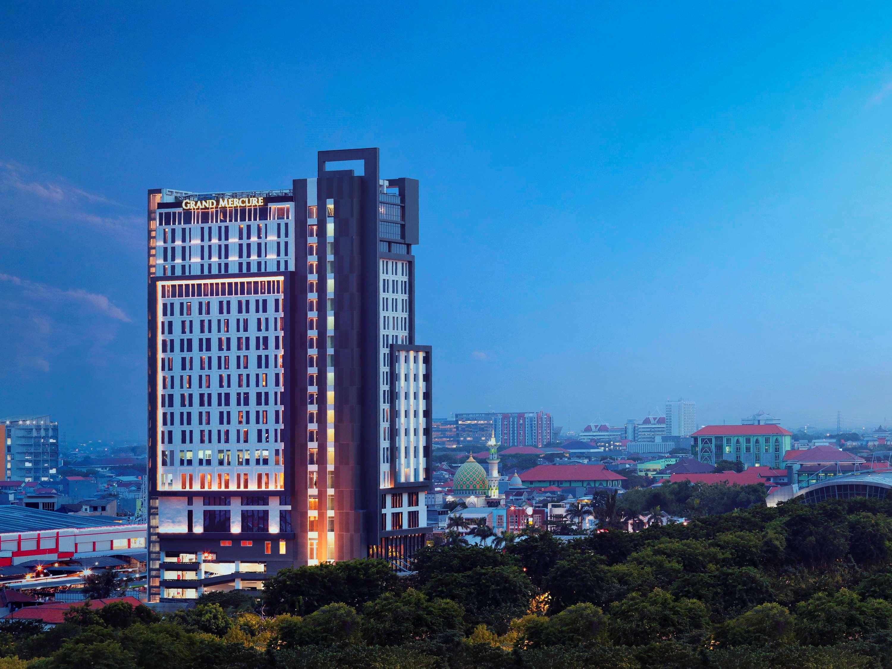 Movenpick Surabaya City Exterior foto