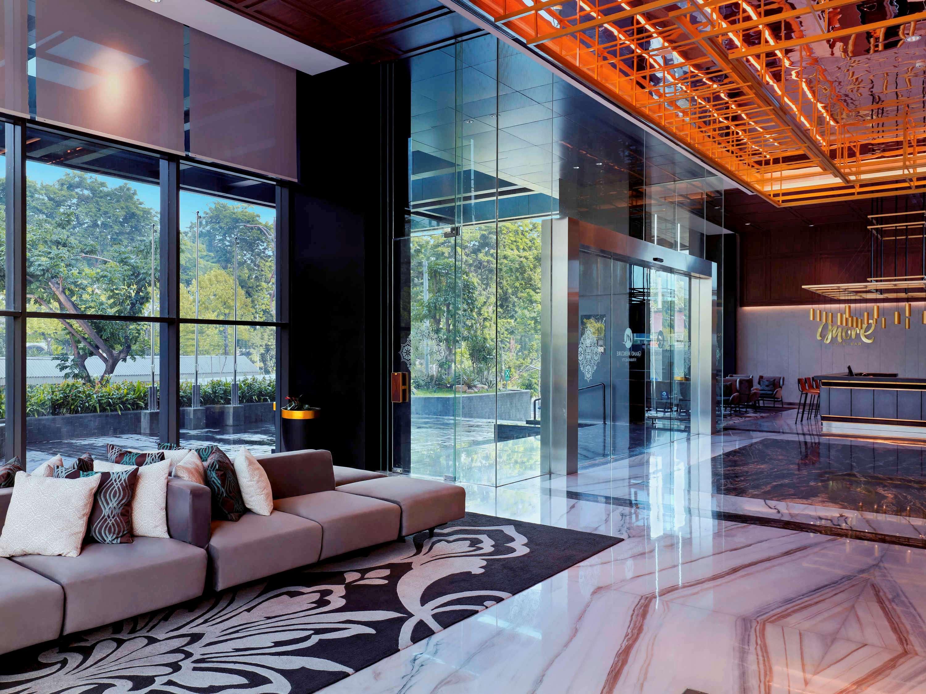 Movenpick Surabaya City Exterior foto