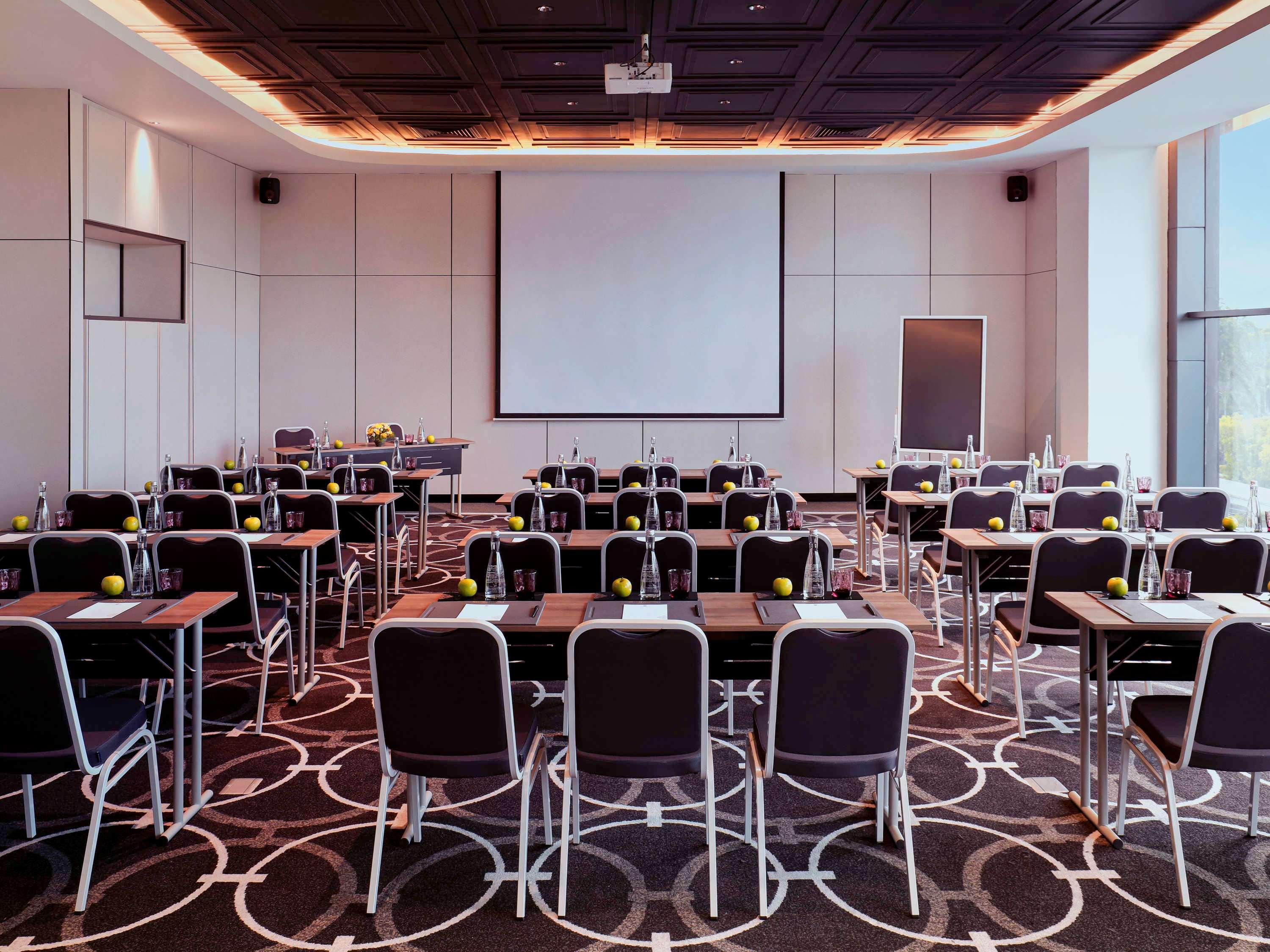 Movenpick Surabaya City Exterior foto
