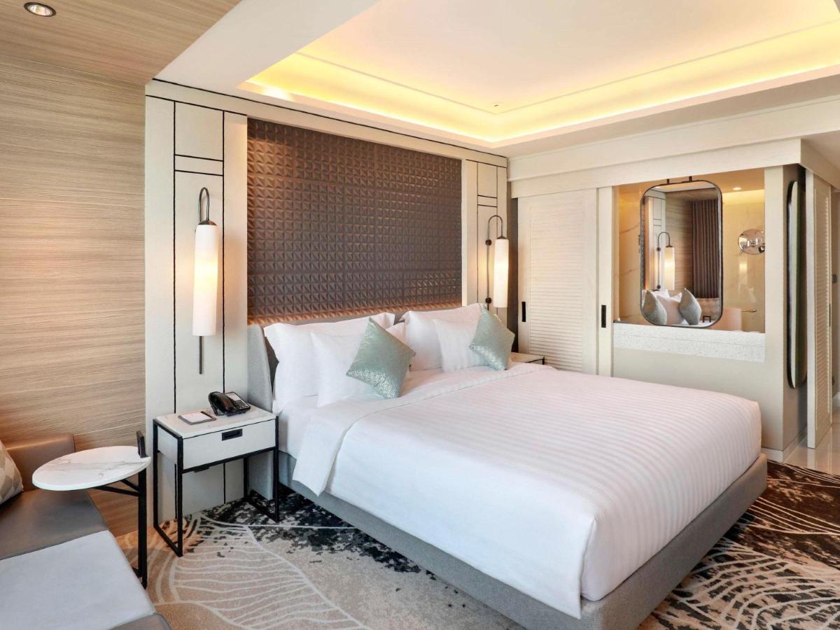 Movenpick Surabaya City Exterior foto