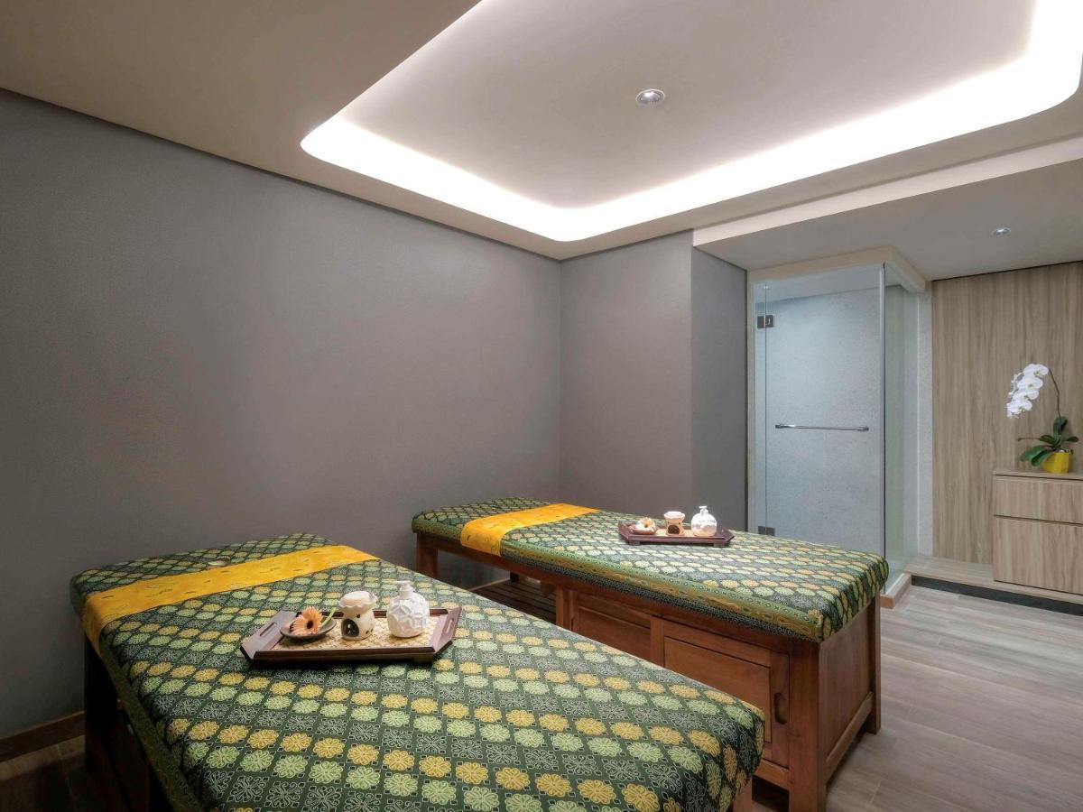 Movenpick Surabaya City Exterior foto