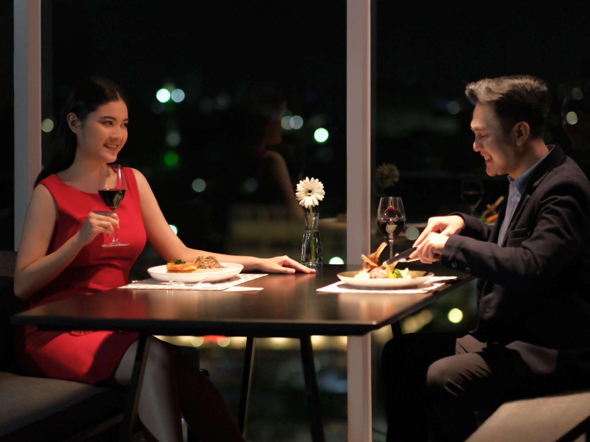 Movenpick Surabaya City Exterior foto