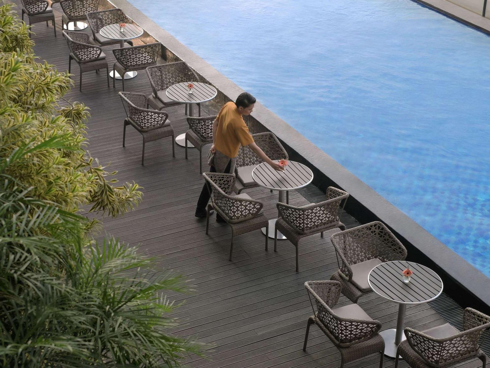 Movenpick Surabaya City Exterior foto