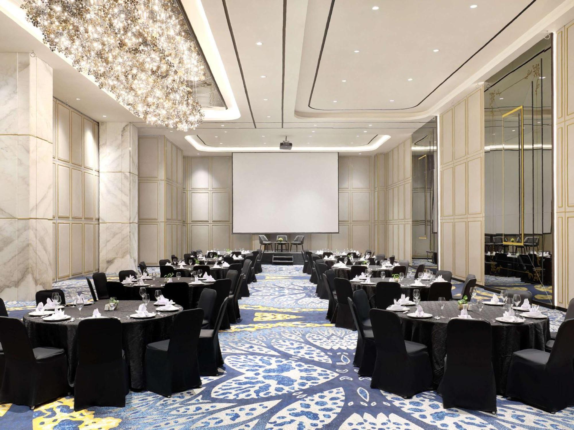 Movenpick Surabaya City Exterior foto