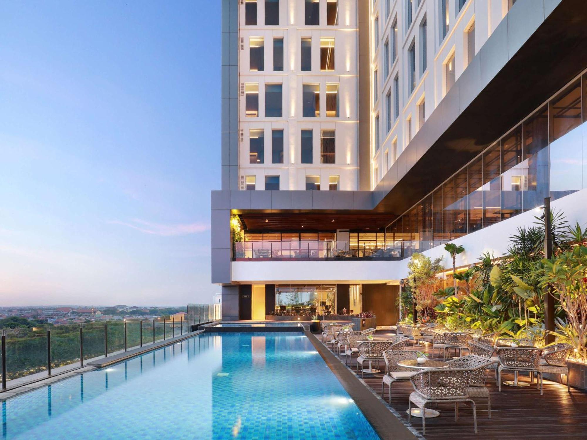 Movenpick Surabaya City Exterior foto