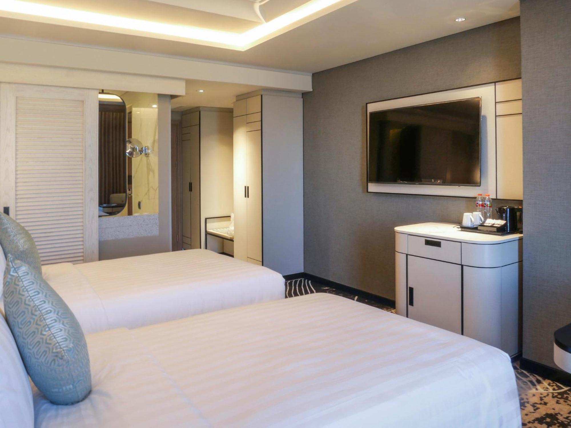 Movenpick Surabaya City Exterior foto