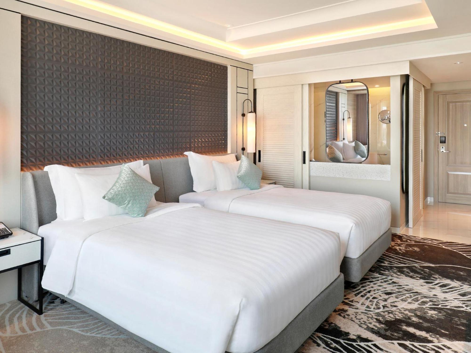 Movenpick Surabaya City Exterior foto