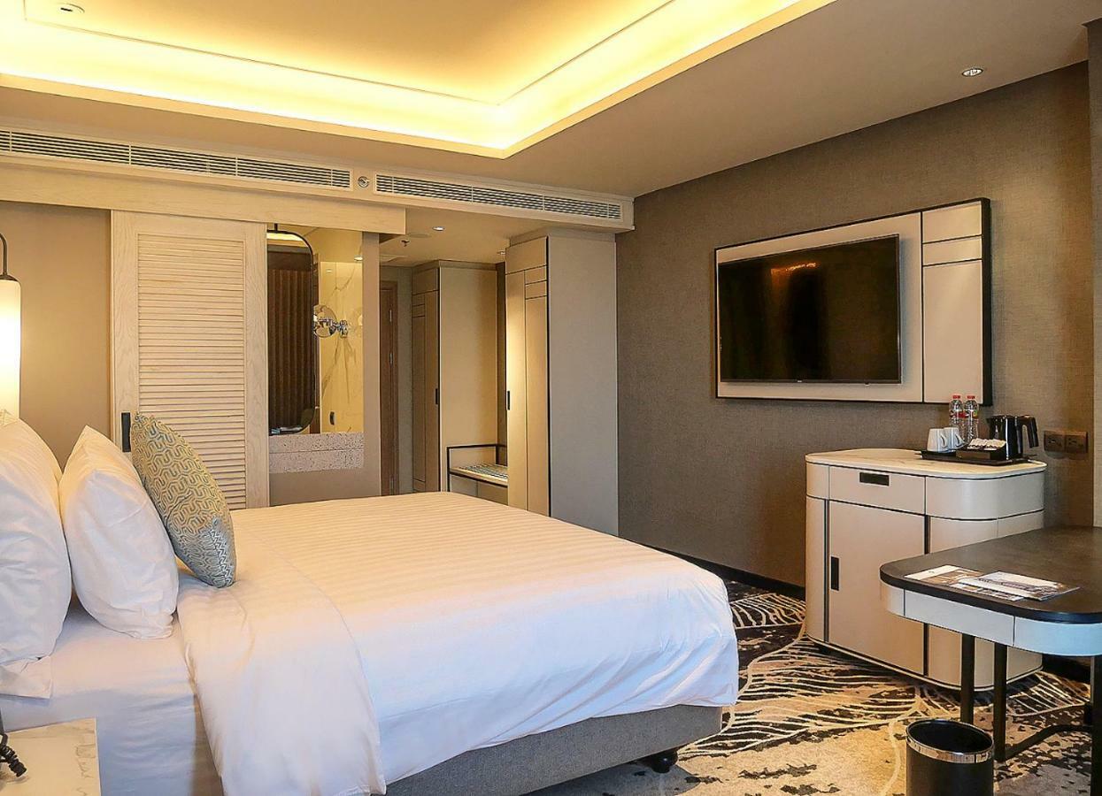 Movenpick Surabaya City Exterior foto