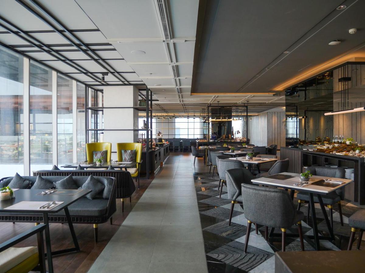 Movenpick Surabaya City Exterior foto