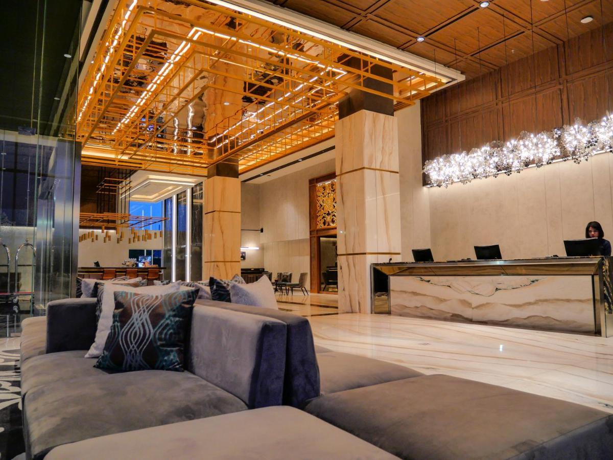 Movenpick Surabaya City Exterior foto