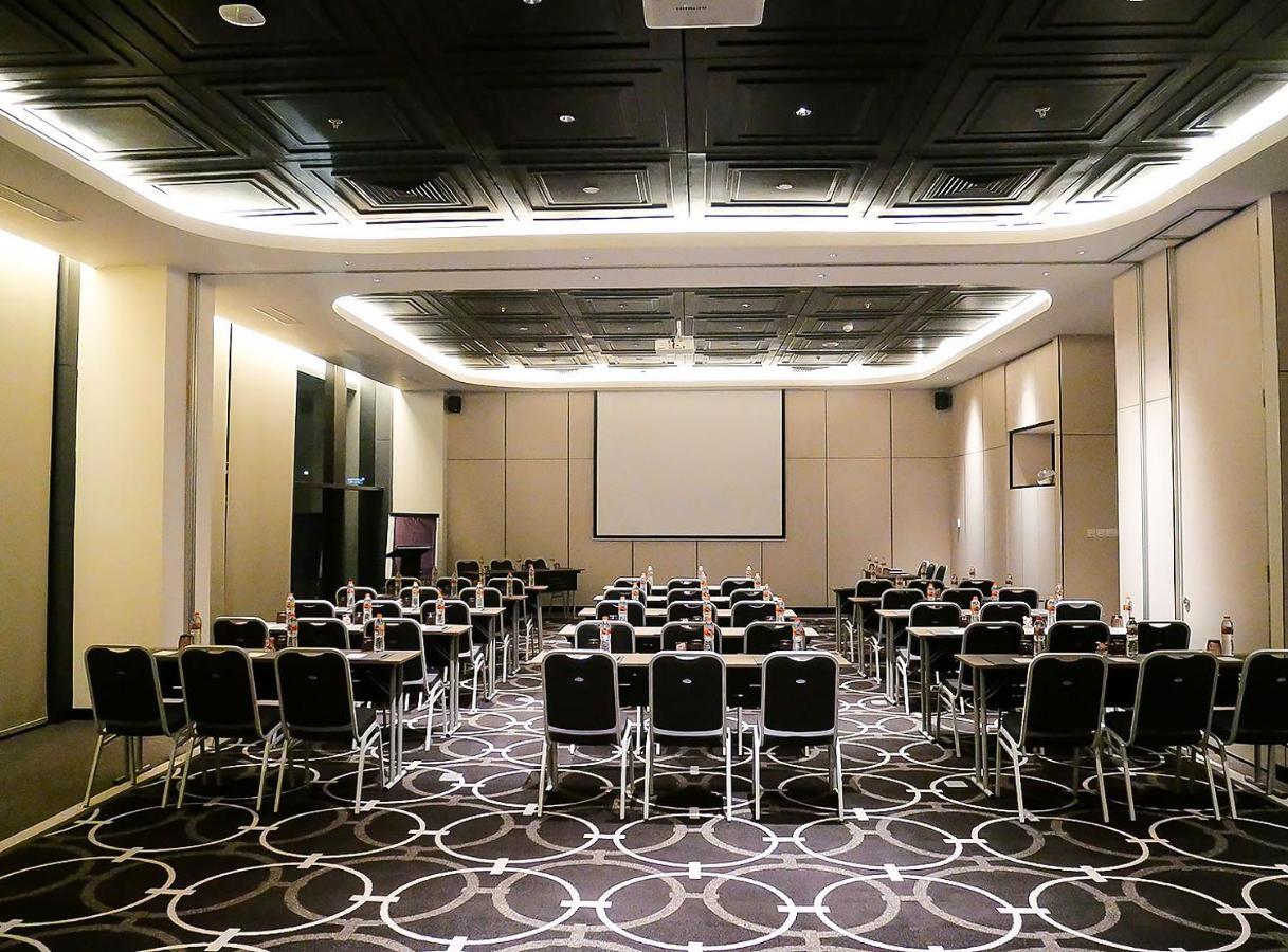 Movenpick Surabaya City Exterior foto