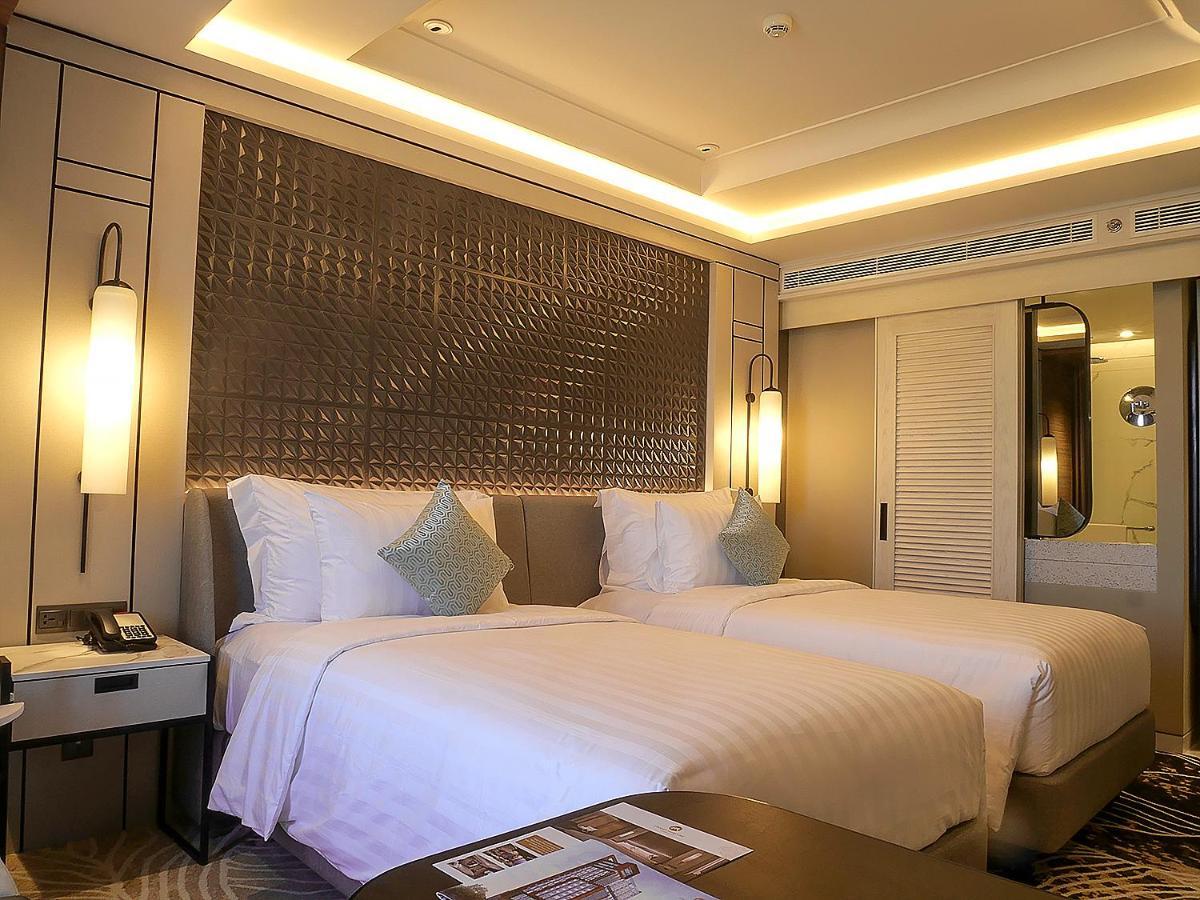 Movenpick Surabaya City Exterior foto