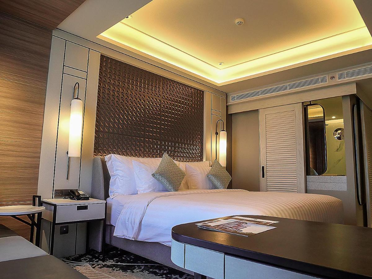 Movenpick Surabaya City Exterior foto